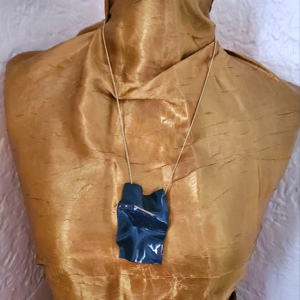 Wrinkle Pendant Necklace
